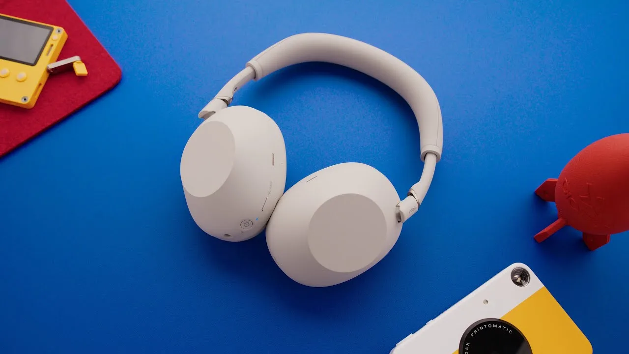 Thumbnail for Marques Brownlee's 9-minute review of the Sony WH-1000XM6 headphones